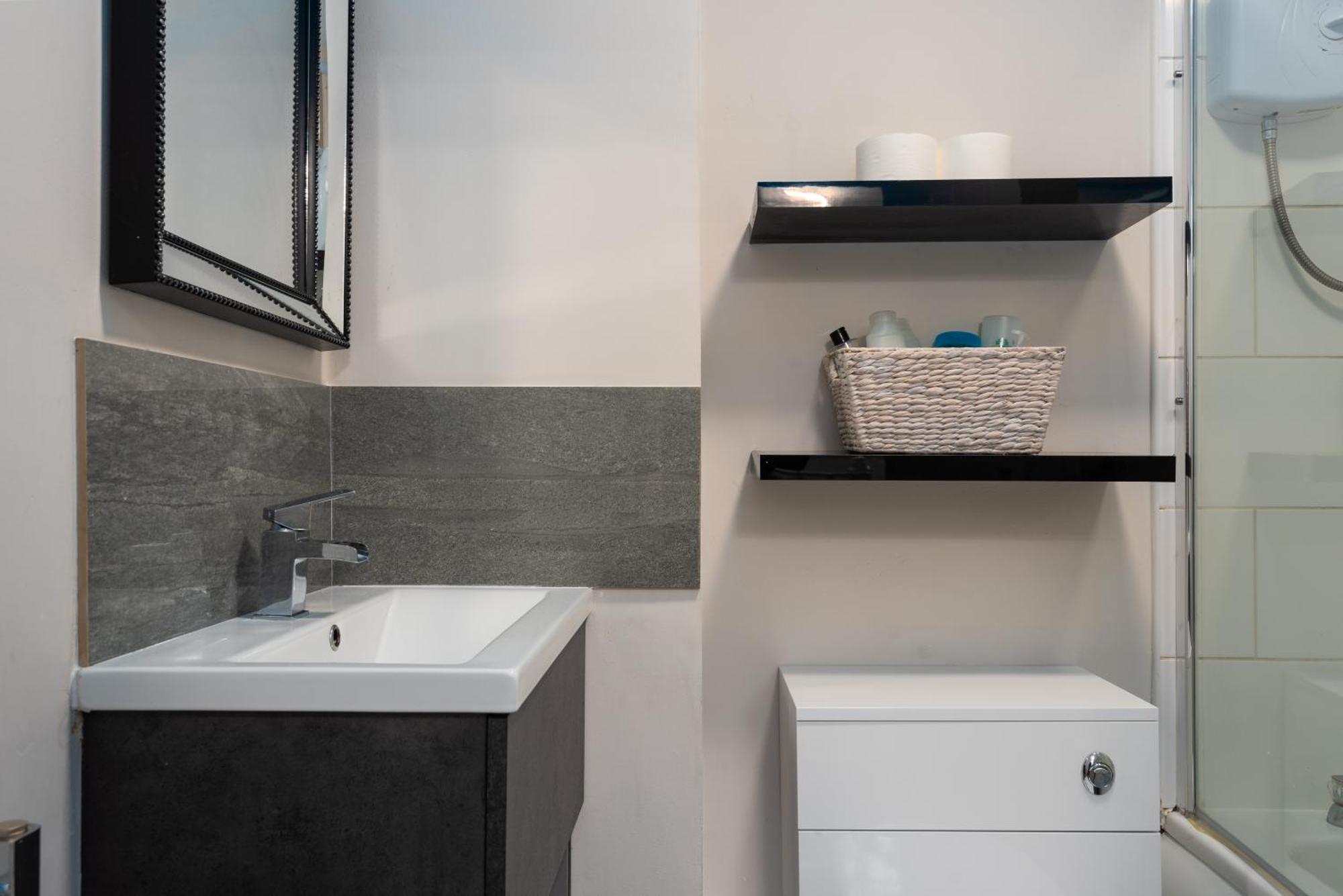 Worcester Fabulous Cherry Tree Mews Self Check In Dogs Welcome By Prior Arrangement , 2 Double Bedrooms ,Super Fast Wi-Fi, With Free Off Road Parking For 2 Vehicles Near Royal Hospital And Woodland Walks Ngoại thất bức ảnh